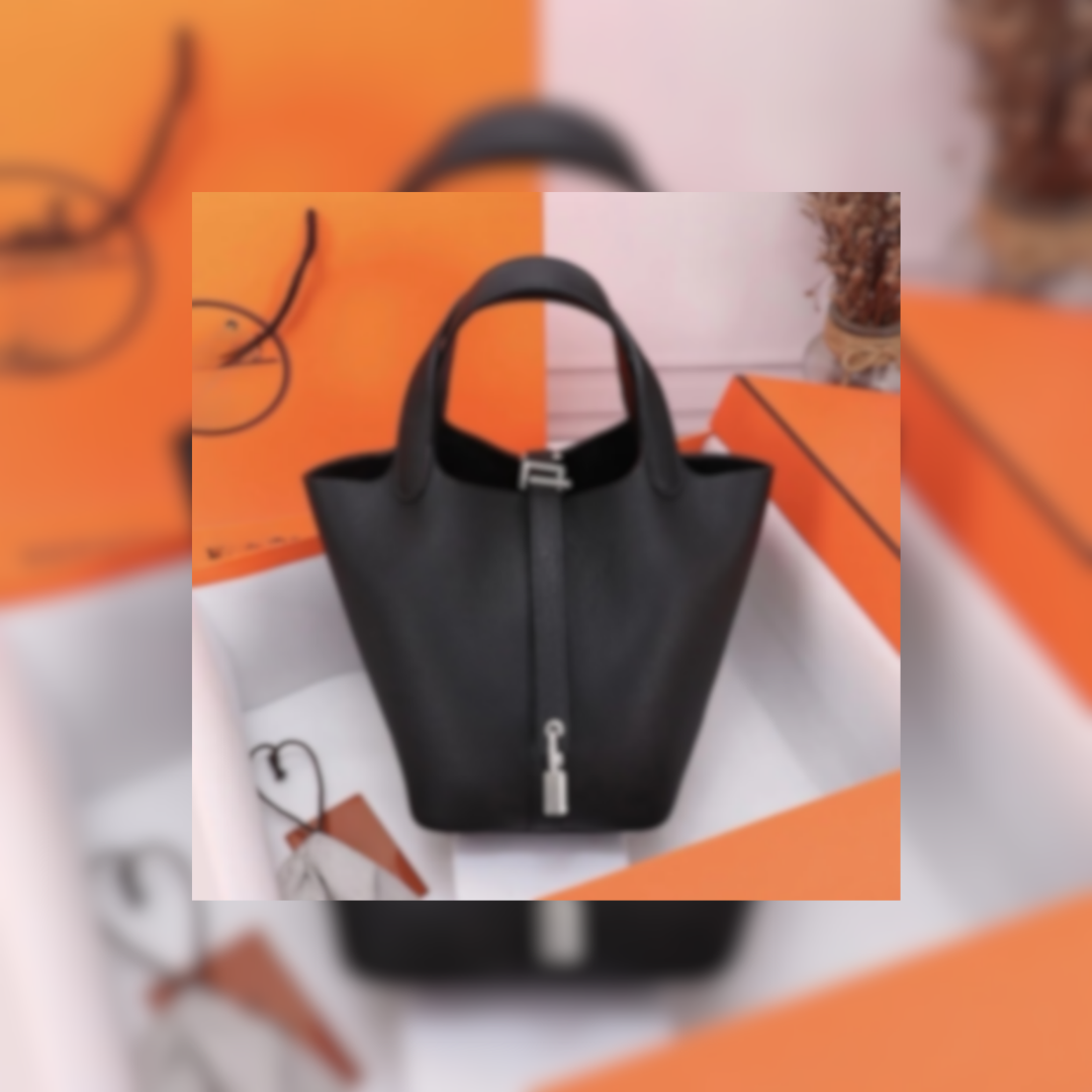 Grained-Leather Bucket Bag in Black Grained Leather, 22cm