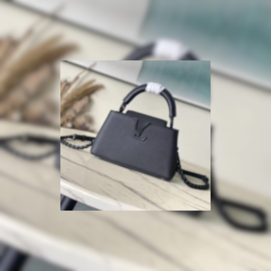 Mini East-West Handbag in Matte Grained Leather, 22cm