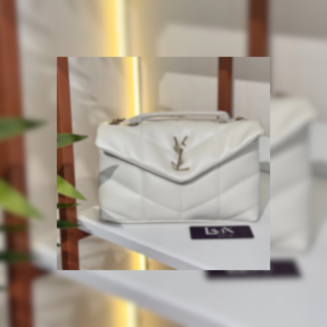 Quilted Chain Shoulder Bag in Off-White Calfskin, 23cm
