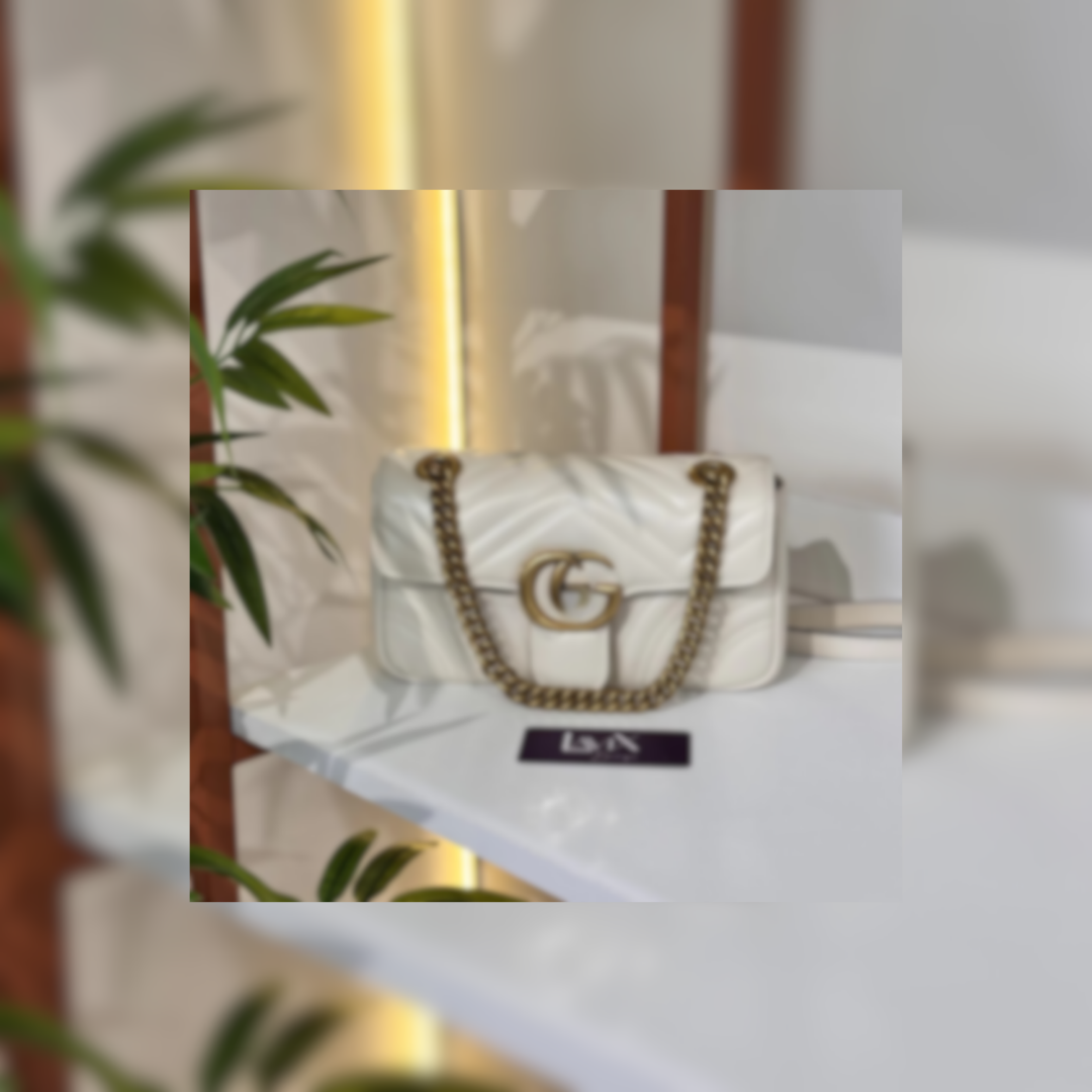 Quilted Leather Shoulder Bag in Off-White, 22cm