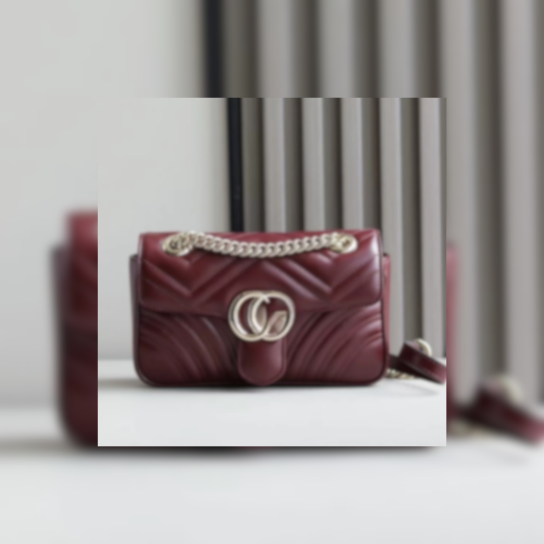 Quilted Leather Shoulder Bag in Red, 22cm