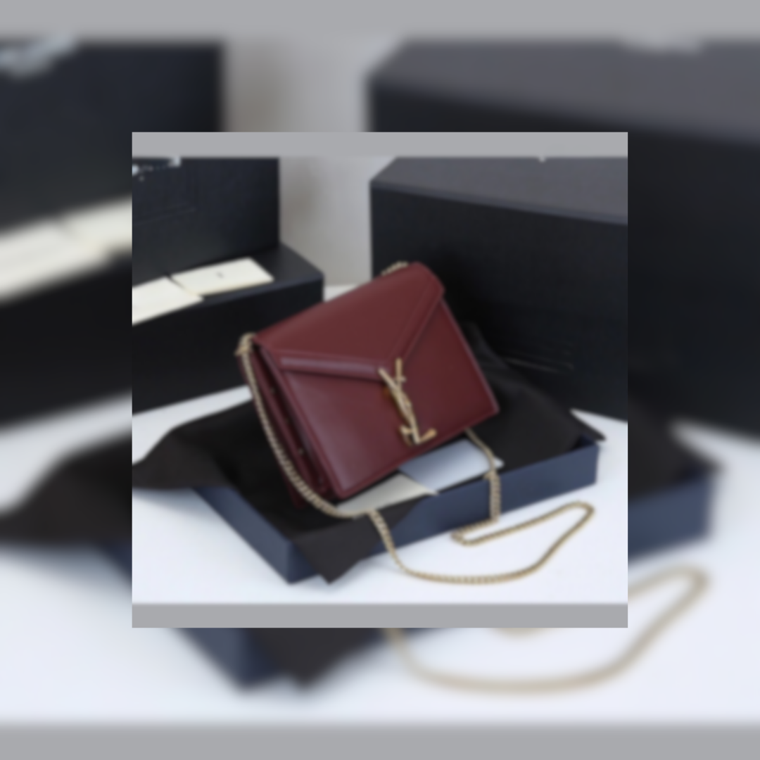 Structured Leather Shoulder Bag in Burgundy, 19cm
